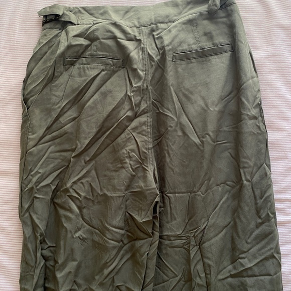 Urban outfitters army green flowy slacks - Picture 4 of 5